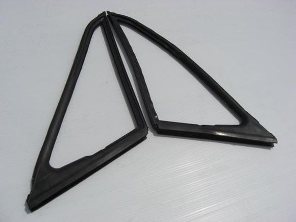 ハコスカ４D三角窓ウェザー左右セット