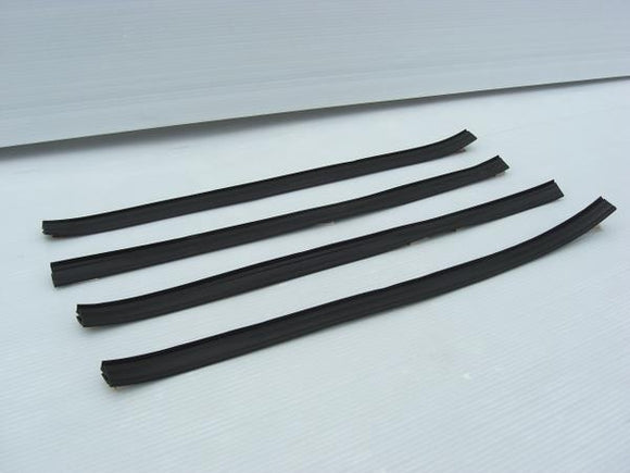 ハコスカ４D用水切りモールランセット（1台分）