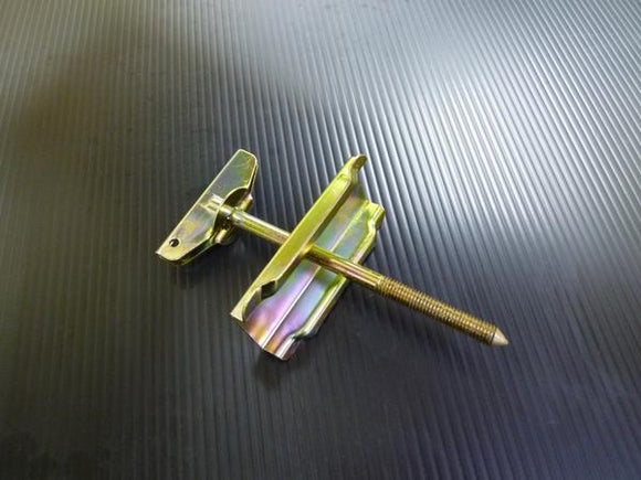 ハコスカ・ケンメリ用スペアタイヤ固定金具